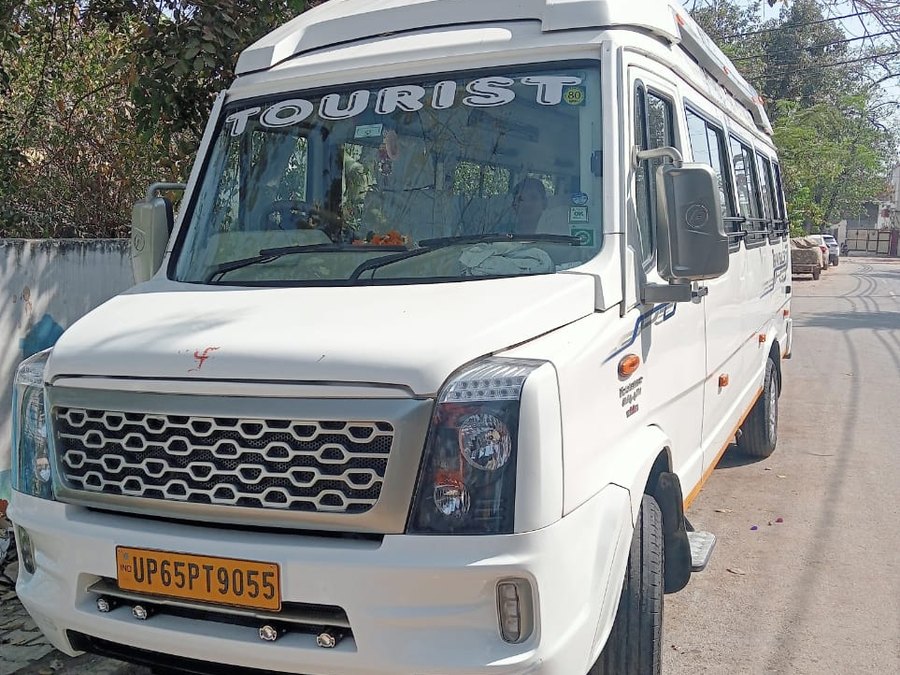 Tourist Coach for hire in Varanasi